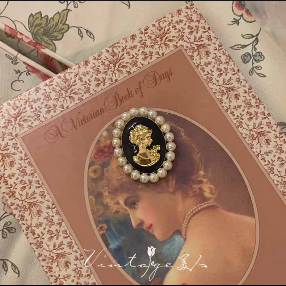 Pearl Brooch （brand new)